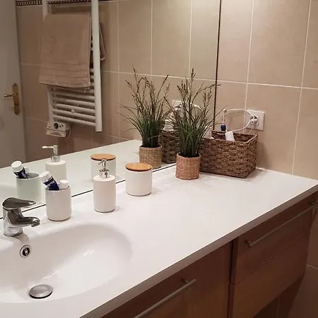 Appartement Piscine - 2 Chambres - Terrasse - Parking Prive *