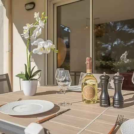 Apartment 73m Carre -piscine-500 M De La Mer-parking