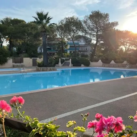 73m Carre -piscine-500 M De La Mer-parking Apartment