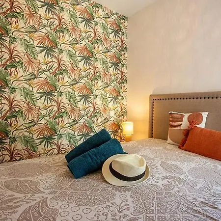 Appartement Piscine - 2 Chambres - Terrasse - Parking Prive